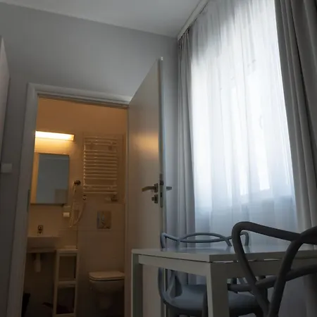 Flaming Nocleg ze śniadaniem 3*