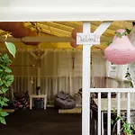 Flaming Bed and breakfast