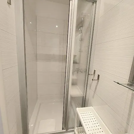 ベッド・アンド・ブレックファスト Flaming