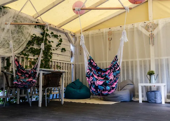 לינה וארוחת בוקר Flaming 3*